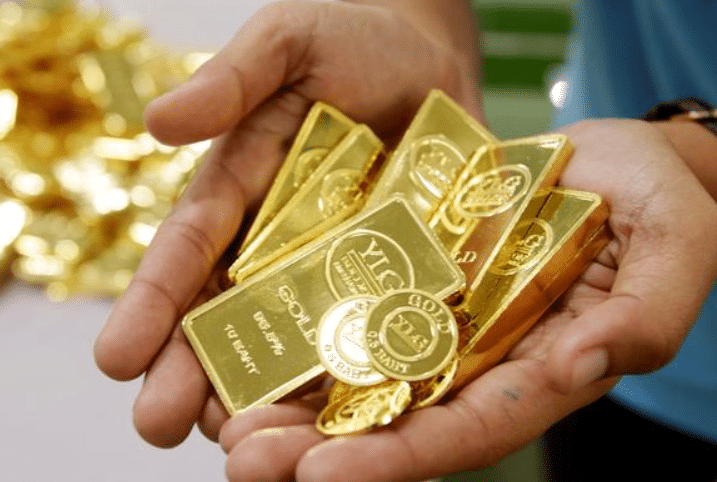 Read more about the article Gold Price Correction Forms a Bullish Flag, Eying $2,200